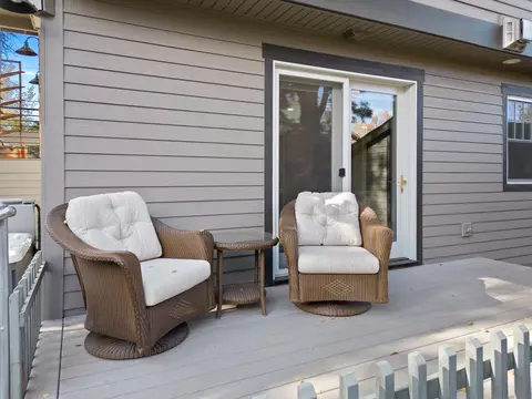Exterior - 560 NW Riverfront St, Bend, OR 97703 photo 6 of 10