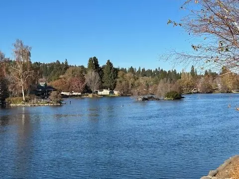 View/Area - 560 NW Riverfront St, Bend, OR 97703 photo 4 of 6