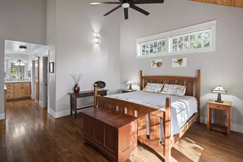 Bedroom - 560 NW Riverfront St, Bend, OR 97703 photo 2 of 4