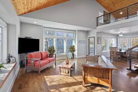 Living - 560 NW Riverfront St, Bend, OR 97703 photo 2 of 3