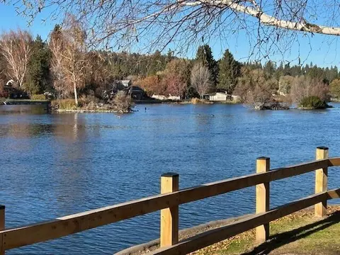 View/Area - 560 NW Riverfront St, Bend, OR 97703 photo 5 of 6