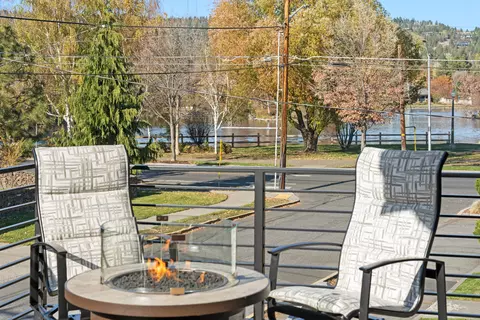 View/Area - 560 NW Riverfront St, Bend, OR 97703 photo 2 of 6