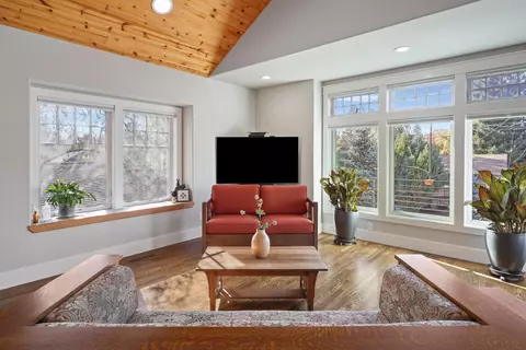Living - 560 NW Riverfront St, Bend, OR 97703 photo 3 of 3