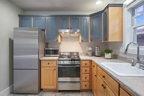 Kitchen - 560 NW Riverfront St, Bend, OR 97703 photo 8 of 8
