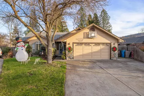 556 Pheasant Run Dr, Talent, OR 97540