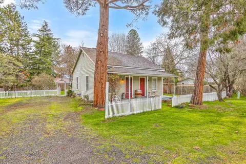 415 E C St, Jacksonville, OR 97530