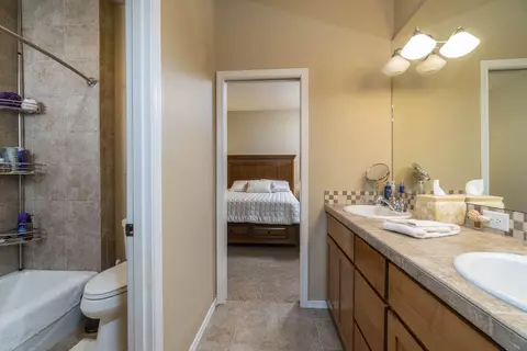 Bath - 3492 NW Braid Dr, Bend, OR 97703 photo 4 of 5