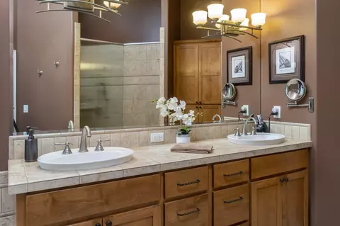 Bath - 3492 NW Braid Dr, Bend, OR 97703 photo 3 of 5