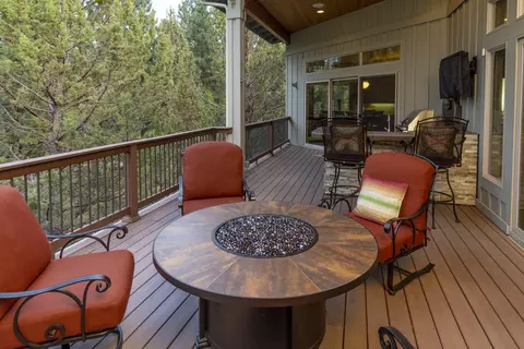 Exterior - 3492 NW Braid Dr, Bend, OR 97703 photo 5 of 11