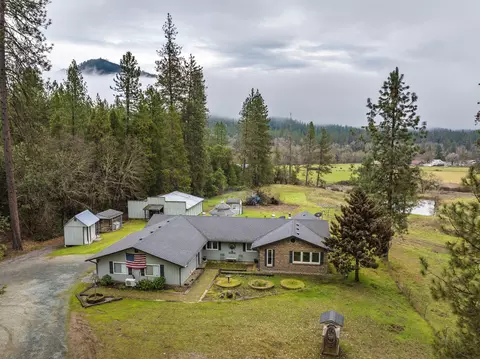 10049 Evans Creek Rd, Rogue River, OR 97537