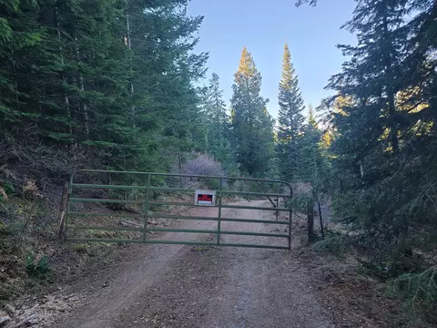 Squaw Cr Road, Jacksonville, OR 97530