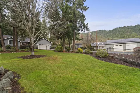 1219 W Jones Creek Rd, Grants Pass, OR 97526