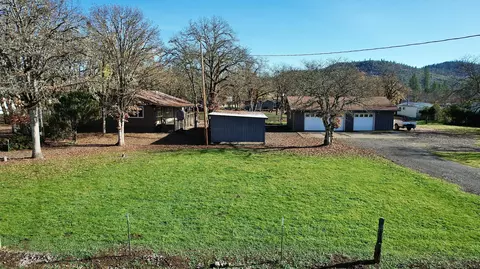6350 Rogue River Dr, Shady Cove, OR 97539