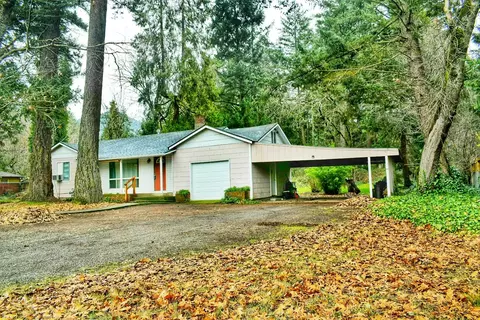 335 Whispering Pines Ln, Grants Pass, OR 97527