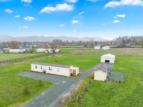 1825 Boundary Ln, Grants Pass, OR 97527