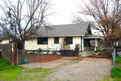 2856 Howard Ave, Medford, OR 97501