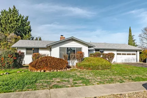 1121 Arroyo Dr, Central Point, OR 97502