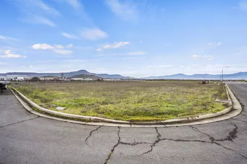 4702 Industry Dr, Medford, OR 97502