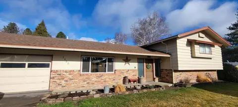 2450 Redwood Dr, Klamath Falls, OR 97601