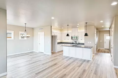 3757 Folium St, Medford, OR 97504