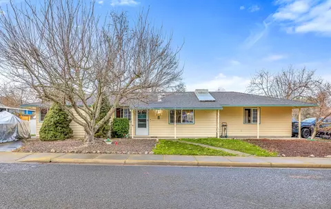 242 Joseph Dr, Talent, OR 97540