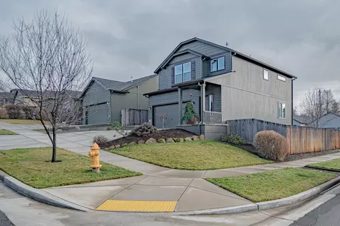 1400 Flower St, Medford, OR 97504