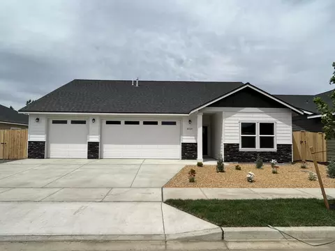 4939 SW Yew Pl #LOT 25, Redmond, OR 97756