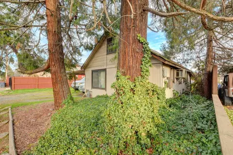 1265 Thomas Rd, Medford, OR 97501