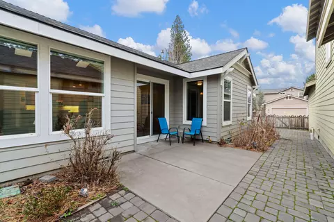 Exterior - 19424 Blue Lake Loop, Bend, OR 97702 photo 4 of 9