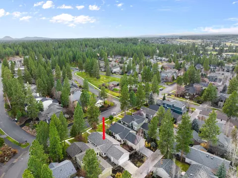 View/Area - 19424 Blue Lake Loop, Bend, OR 97702 photo 2 of 4