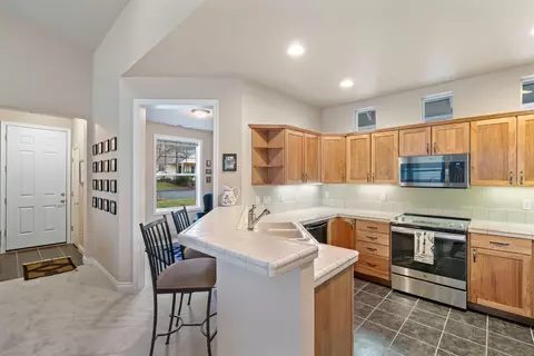 Kitchen - 19424 Blue Lake Loop, Bend, OR 97702 photo 1 of 5