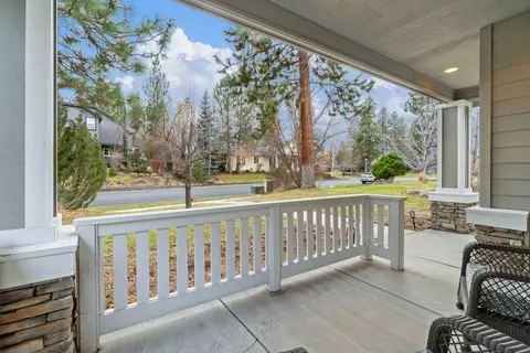 Exterior - 19424 Blue Lake Loop, Bend, OR 97702 photo 3 of 9