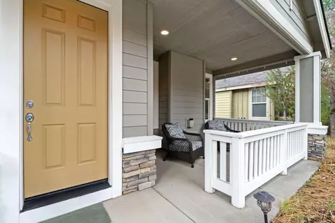 Exterior - 19424 Blue Lake Loop, Bend, OR 97702 photo 2 of 9