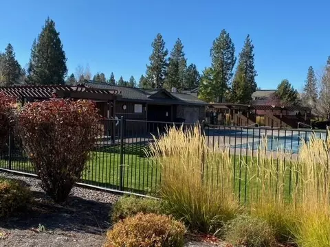 Exterior - 19424 Blue Lake Loop, Bend, OR 97702 photo 8 of 9