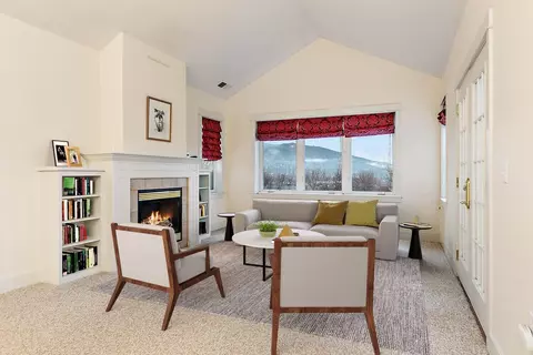 973 Golden Aspen Pl, Ashland, OR 97520