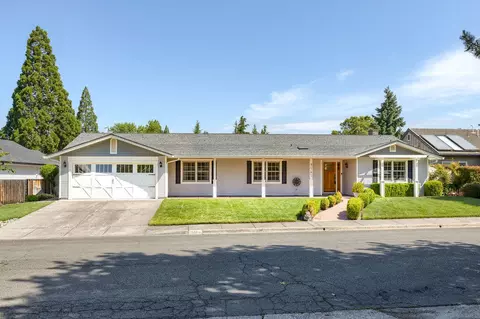 3141 Pepperwood Dr, Medford, OR 97504