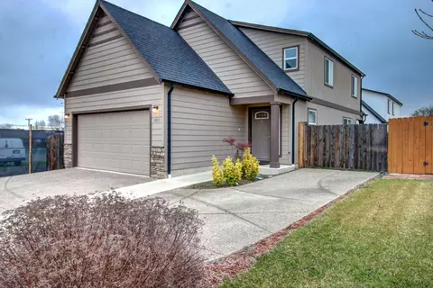 1011 Camas St, Medford, OR 97501