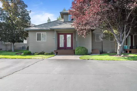 1132 Golden Pheasant Dr, Redmond, OR 97756