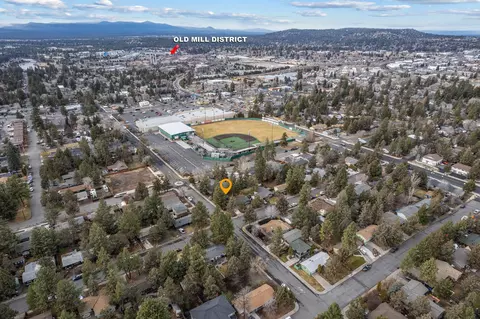 566 SE Roosevelt Ave, Bend, OR 97702 photo 3