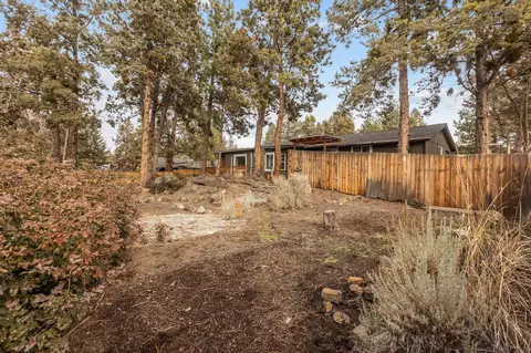 566 SE Roosevelt Ave, Bend, OR 97702 photo 9