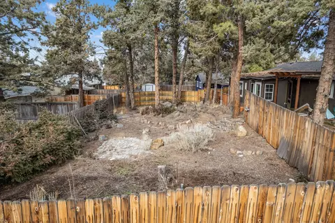 566 SE Roosevelt Ave, Bend, OR 97702 photo 12