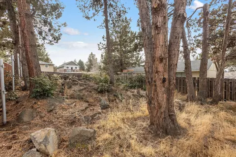 566 SE Roosevelt Ave, Bend, OR 97702 photo 10