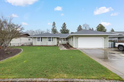 924 S Shasta Ave, Eagle Point, OR 97524