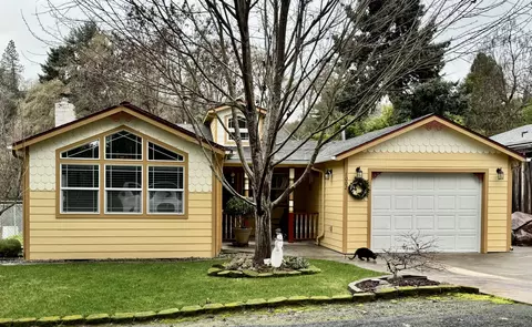 1002 NW Hillside Dr, Grants Pass, OR 97526