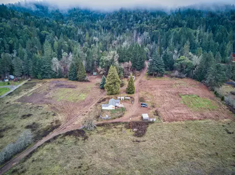417 N Frontage Rd, Wolf Creek, OR 97497