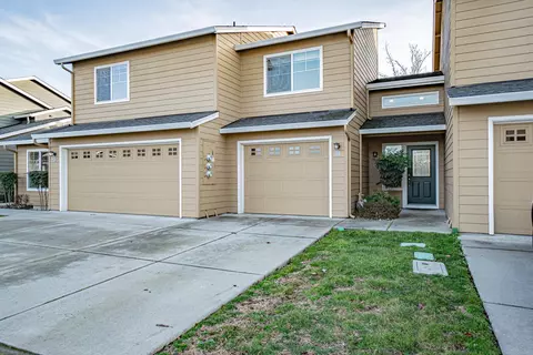 322 Live Oak Loop, Central Point, OR 97502