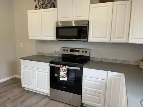 Kitchen - 555 Scenic Loop, Culver, OR 97734 photo 4 of 10