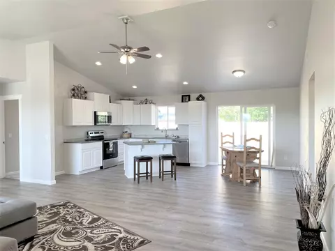 Kitchen - 555 Scenic Loop, Culver, OR 97734 photo 1 of 10