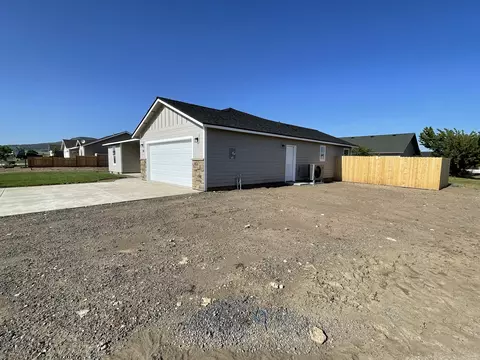 Exterior - 555 Scenic Loop, Culver, OR 97734 photo 4 of 7
