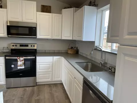 Kitchen - 555 Scenic Loop, Culver, OR 97734 photo 6 of 10